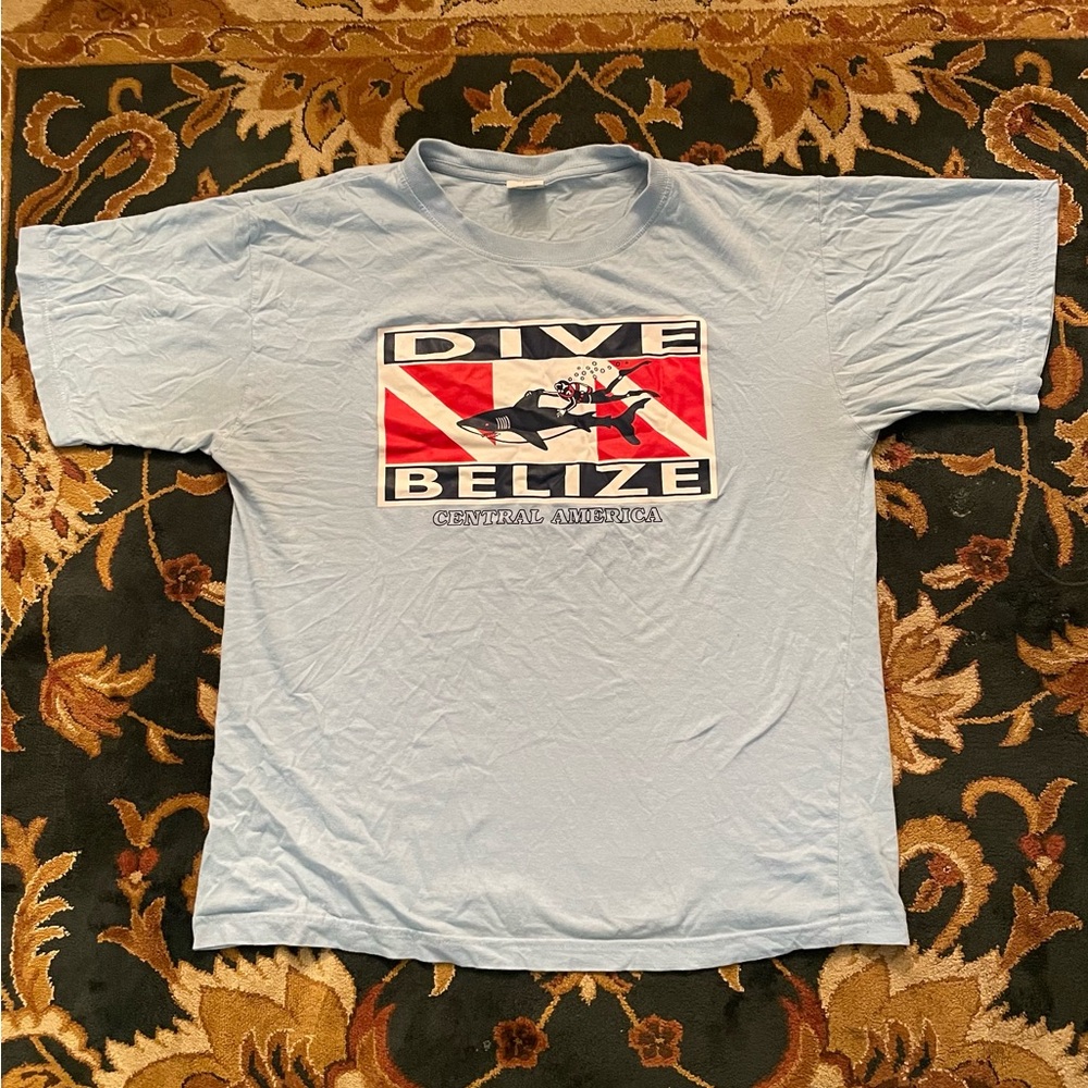 [2/$25] ISLAND EXPRESSIONS DIVE BELIZE RESORT STYLE SS GRAPHIC BLUE T-SHIRT